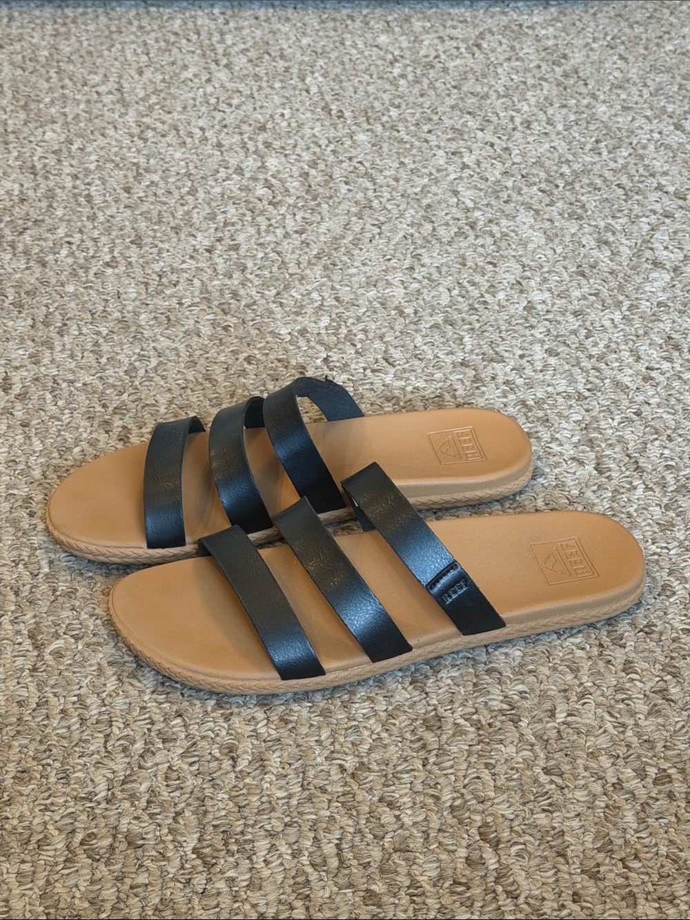 Reef Women's Cushion Ruby strappy slide sandals